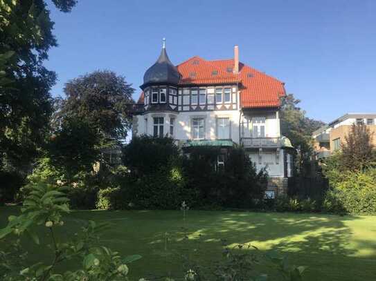 Exklusive, ruhige 3-Zimmer-Wohnung in Gründerzeitvilla mit viel Flair