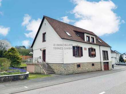 Freistehendes 1-2 Familienhaus mit Garage und Garten in Ommersheim