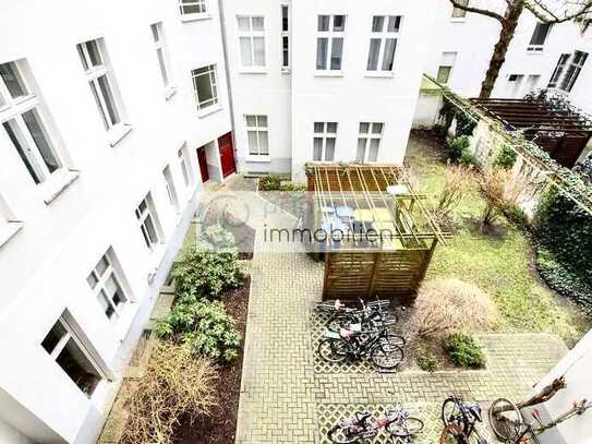 TOP LAGE FRIEDRICHSHAIN: RUHIGES GARTENHAUS, 3. OG, KOMPLETT SANIERT MIT EBK, NOCH VERMIETET!