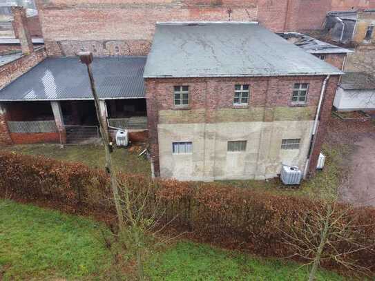 Wohn & Gewerbegebäude, Lager, Office, Sanierungsobjekt mit Grundstück in Dessau Nord