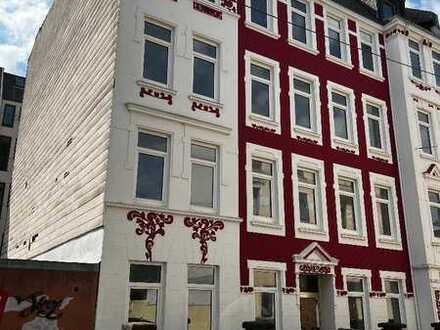 Renovierungsbedürftige Mehrfamilienhaus mit 9 Wohnungen zu verkaufen