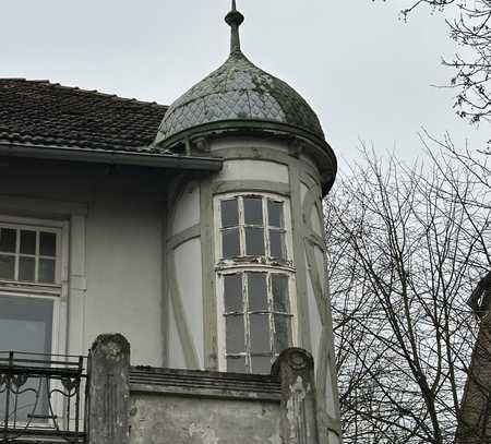 ...der villenartige, historische Altbau steht unter Denkmalschutz