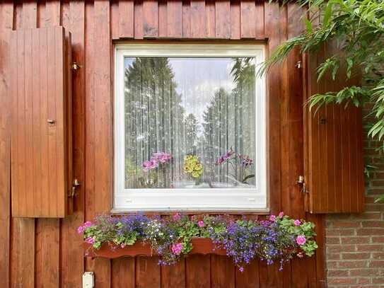 Otterstedter See: Holzhaus mit Kamin und Fasssauna