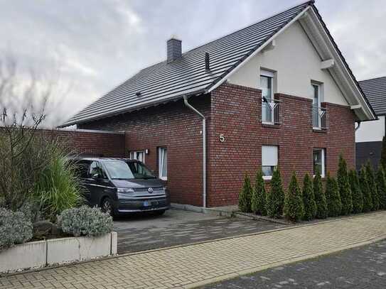 Modernes Einfamilienhaus mit Garage und EBK in Heiligendorf, Wolfsburg