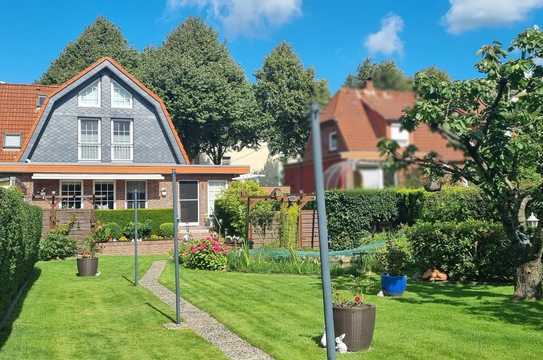 Charmante Doppelhaushälfte mit traumhaftem Garten in liebevolle Hände abzugeben!