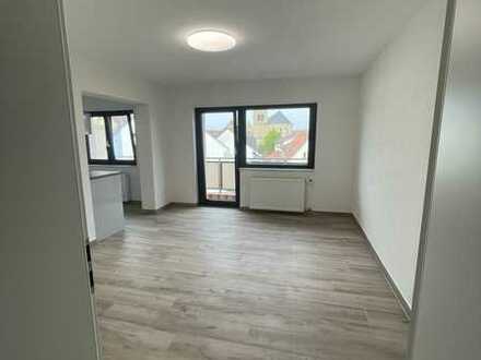 Zweitbezug nach Sanierung: schöne 4-Zimmer-Wohnung, Einbauküche, Balkon, Stellplatz in Östringen