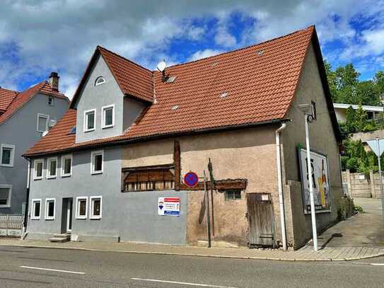 Einfamilienhaus mit Potenzial in verkehrsgünstiger Lage!