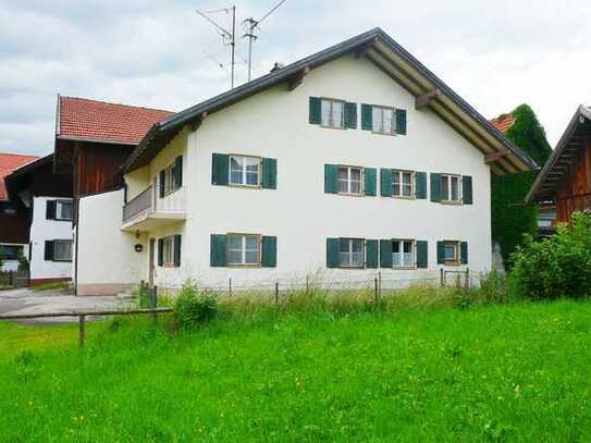 Bauernhaus in ruhiger Lage am Ortsrand südlich Marktoberdorf in Richtung Füssen im Ostallgäu