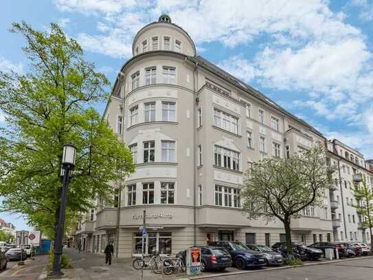 Schöne Wohnung, Dachgeschoss, Fahrstuhl, Tiefgarage, Terrasse und Dachterrasse, neuwertig