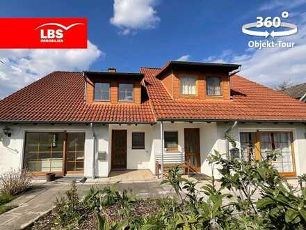 Doppelhaushälfte mit großem Grundstück - Perfekt für die kleine Familie...