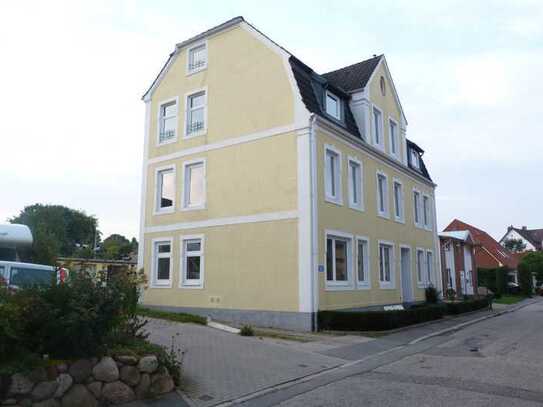 Mehrfamilienhaus -Altbau-in Kiel Holtenau/Pries.Abgeschlossenheit vorh.