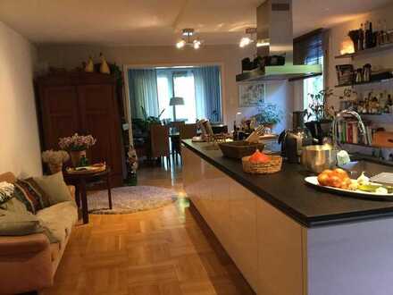 Schöne 200qm große Wohnung für Wohngemeinschaft