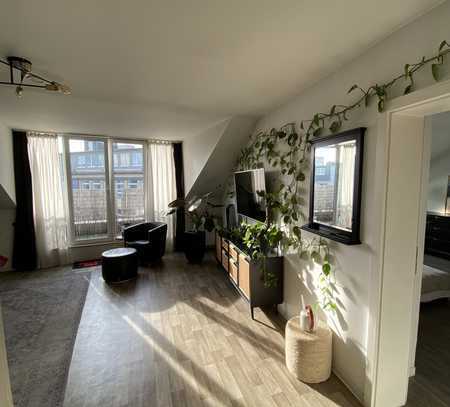 Schöne 2 Zimmer Dachgeschosswohnung mit Balkon im Herzen von Duisburg