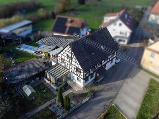 VIEL PLATZ DRINNEN & DRAUSSEN! Charmantes 3-Familien-Fachwerkhaus mit Pool, Wintergarten, Garage