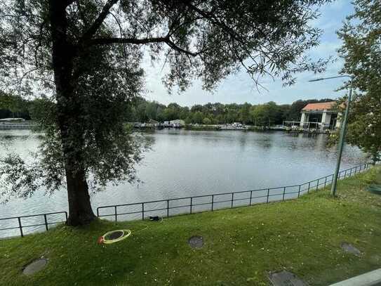 Kernsaniertes Reihenendhaus mit Wasserblick auf den Teltowkanal