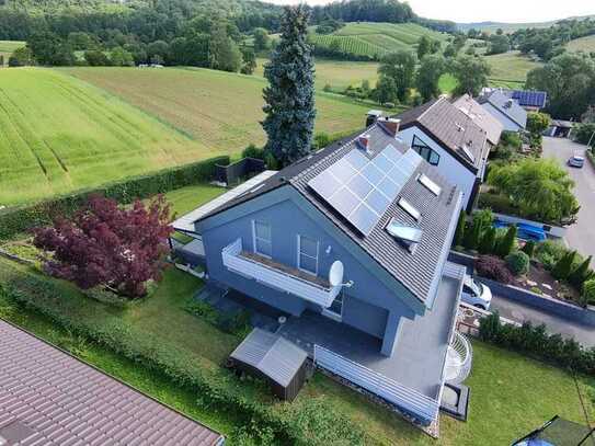 Modernisiertes Einfamilienhaus am Stadtrand mit großem Garten und traumhafter Aussicht ins Grüne