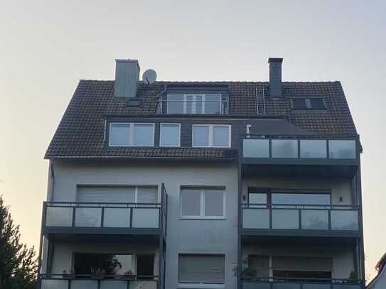 Lichtdurchflutete Dachgeschoss-Maisonette-Wohnung mit Balkon in Essen Kupferdreh