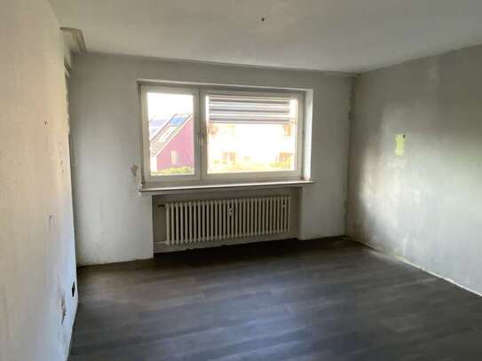 Ruhige Wohnlage - renovierungsbedürftige Whg. mit Balkon NUR FÜR HANDWERKLICH BEGABTE