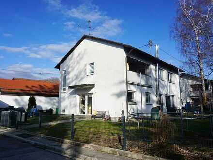 Großzügiges Zweifamilienhaus mit 2 Garagen in Bestlage in Hohenbrunn