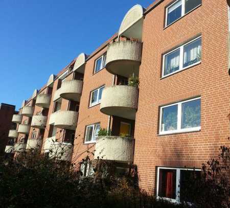 Renovierte 2-Zimmer-Wohnung mit Aufzug, Dusche und Balkon