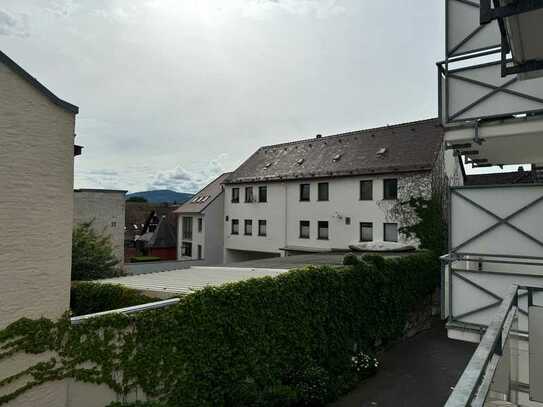 Helle und zentral gelegene 2-ZW mit zwei Balkonen | mit FBH | in Bad Homburg Stadtmitte