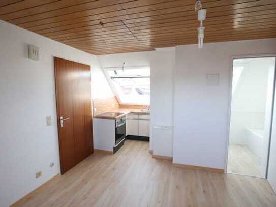 1,5-Zimmer-DG-Wohnung mit Balkon und EBK in Neuhausen