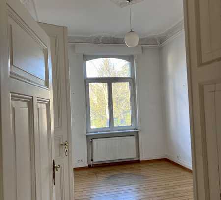 Stilvolle Altbauwohnung mit Stuck – stadtnahe Lage