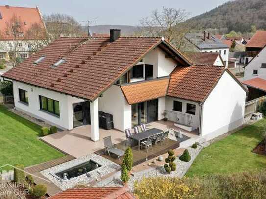 Gepflegtes Einfamilienhaus mit Einliegerwhg., Garagen und Gartenidyll im Herzen des Altmühltals