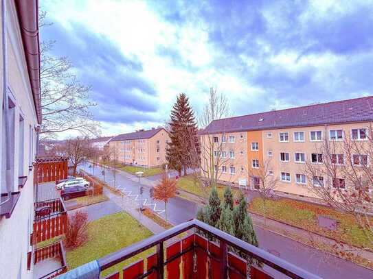 Invest: Vermietete 2-Raum mit Balkon & Stellplatz in verkehrsgünstiger Lage nahe Dresden