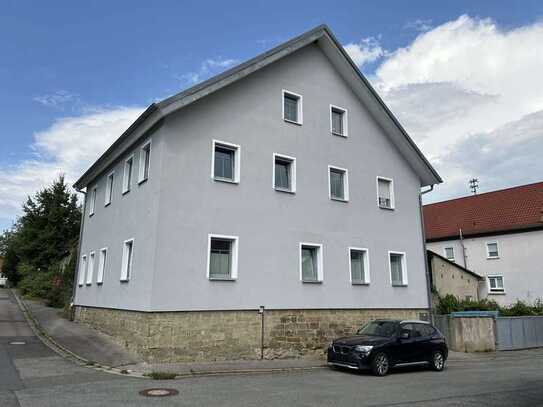 Modernisiertes Einfamilienhaus mit Nebengebäude und historischem Gewölbekeller