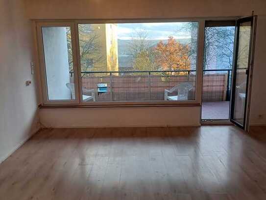 Appartement mit Küche und großem Balkon und Panorama-Blick