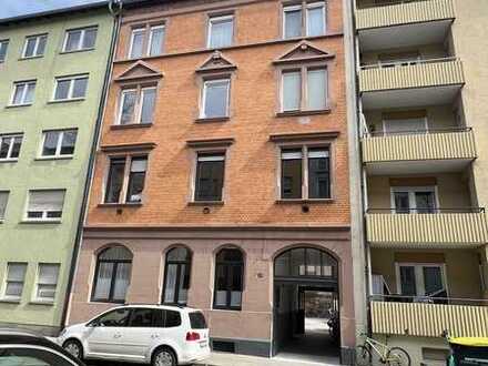 Erstbezug nach Kernsanierung - 4-Zimmer-Altbauwohnung mit direkten Fahrstuhlzugang, barrierefrei