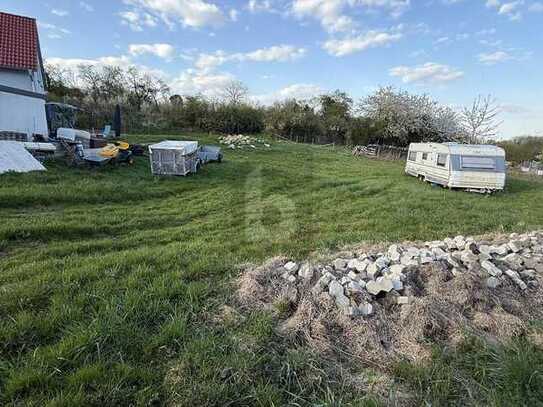LÄNDLICHE IDYLLE: PLATZ FÜR IHRE WOHNTRÄUME