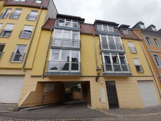 Geräumige 3-Raum-Wohnung mit XXL Balkon - zum selber renovieren oder saniert!