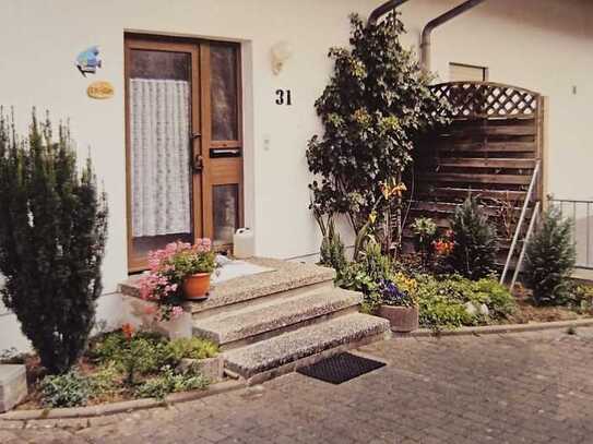 Schicke DHH in ruhiger Feldrandlage- ca 388qm Grdst und ca. 140qm Wofl + Garten und Carport