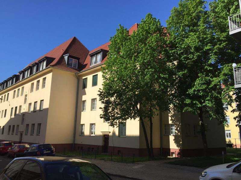 **TOLLE 2-RWG IN RUHIGER LAGE**mit Tageslichtbad, Wanne, Balkon und 2 Loggien ** WE 02**