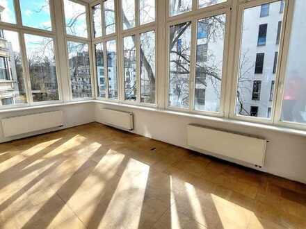 Gewerbeeinheit über eine ganze Etage eines tollen Gründerzeithauses im beliebten Bachviertel !