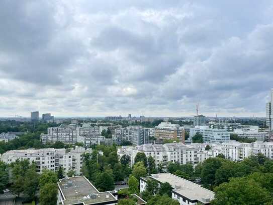 Helle 3-Zimmer-Wohnung mit fantastischem Ausblick über die Dächer Münchens
