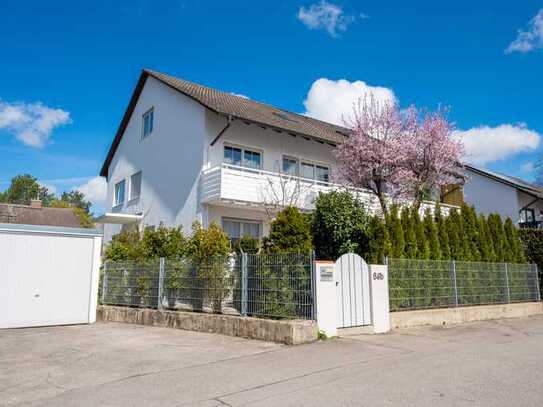 Viel Platz für alle, die Sie lieben! – 7-Zimmer-DHH mit idyllischen Garten & Terrasse in Gröbenzell!