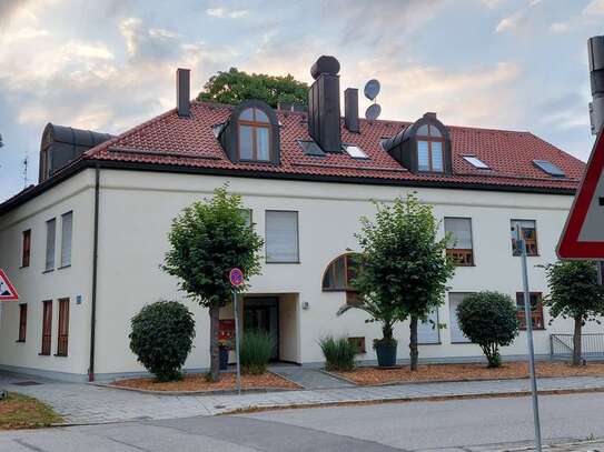 Geschmackvolle, gepflegte 3-Raum-DG-Wohnung mit Balkon in München Pasing