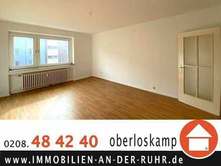 Großzügige, frisch weiß gestrichene Zwei-Zimmer-Whg. im 2. Obergeschoss unmittelbar am Stadtgarten