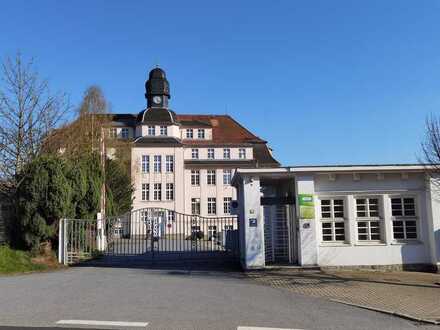 Firmensitz und Fabrik mit allem Drum und Dran