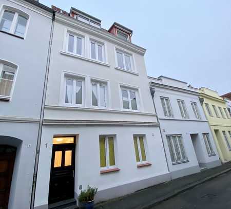 Modernisierte 2-Zimmer Altbauwohnung im Herzen Lübecker Innenstadt mit Balkon