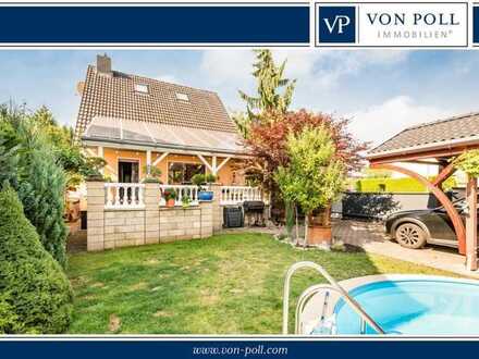 Traumhaftes Einfamilienhaus mit viel Charme mit großer Terrasse, Pool und Carport in Berlin Rudow