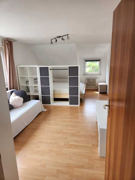Sonniges 1,5-Zi.-Apartment, vollständig möbliert, mit Gemeinschaftsgarten, zentral in Stammheim