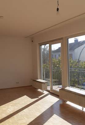 Helle 4 Zimmer Wohnung mit Blick auf Taunus und Frankfurt