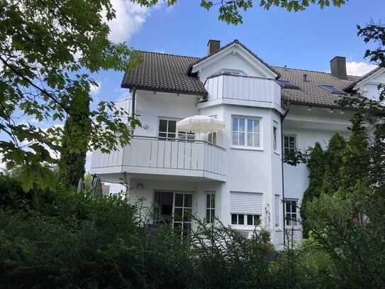 2 Zimmer Wohnung in traumhafter Lage im 1. OG mit großem Balkon