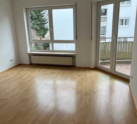 Exklusive 3-Zimmer-Wohnung mit zwei Balkonen, Aschaffenburg-Stadtmitte