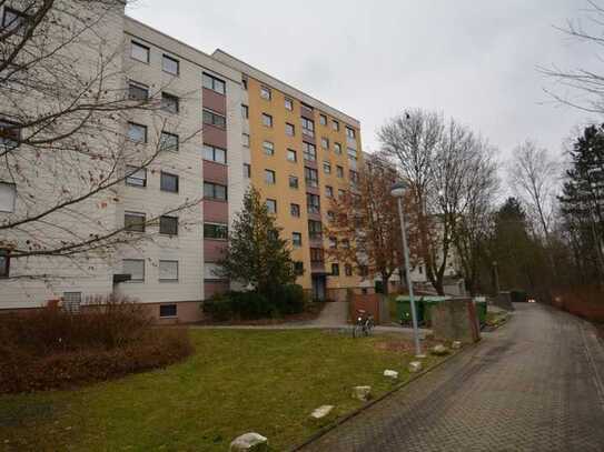 Großzügige 3-Zimmer-ET-Wohnung mit EBK, Balkon und TG-Stellplatz in Regensburg-Königswiesen