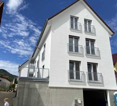 Helle 3-Zi-(Fast-)Neubau-Wohnung mit großer Terrasse in Weilstetten